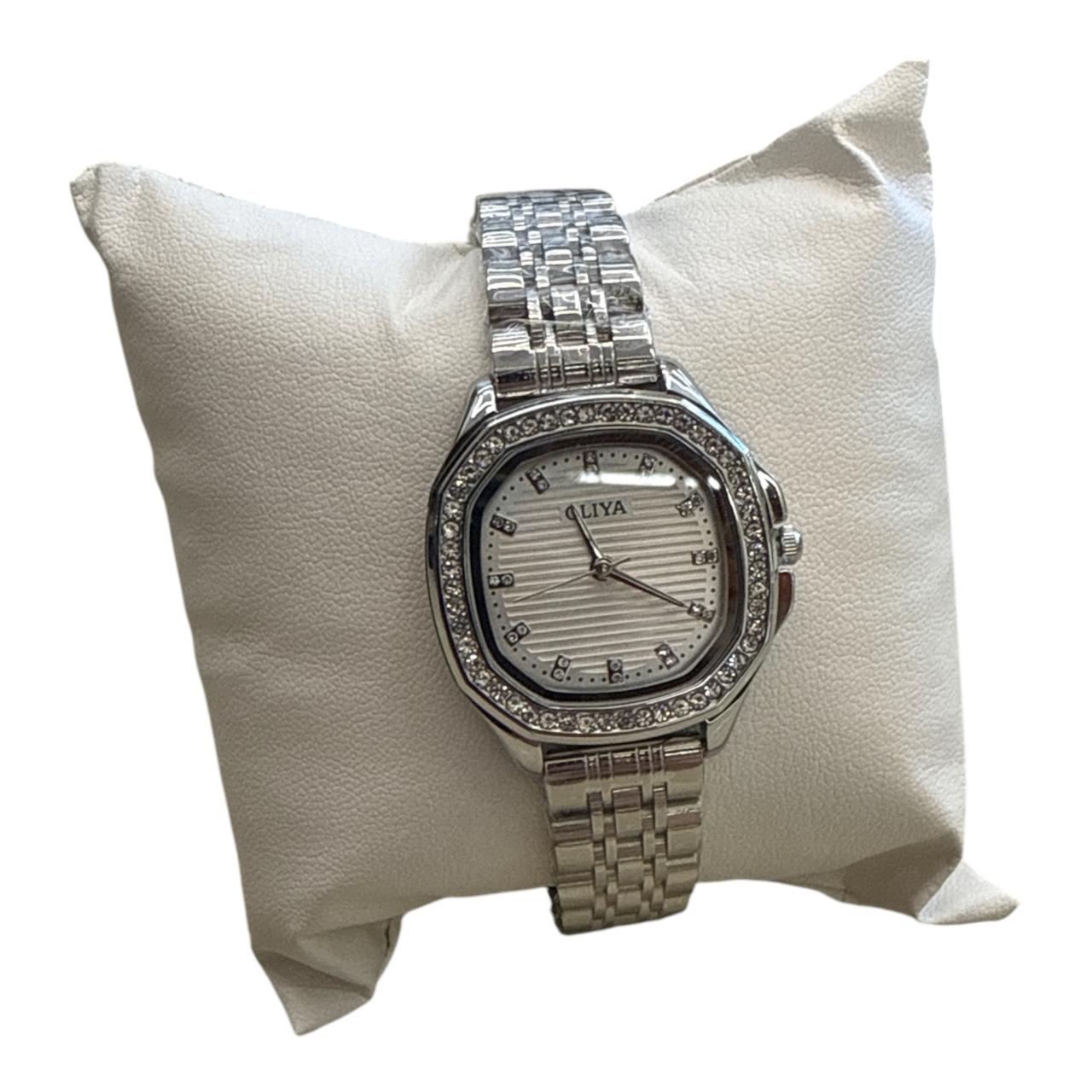 Oliya Watch